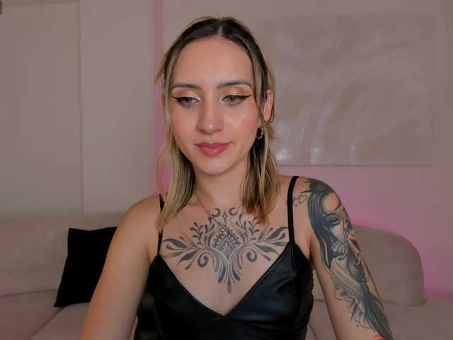 MollySunders's BongaCams show and profile