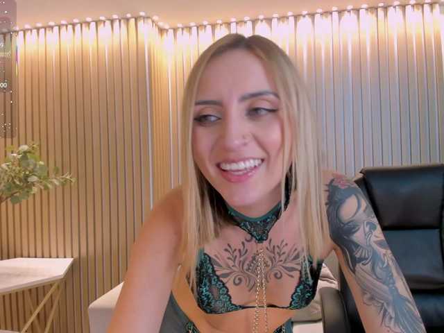MollySunders's BongaCams show and profile