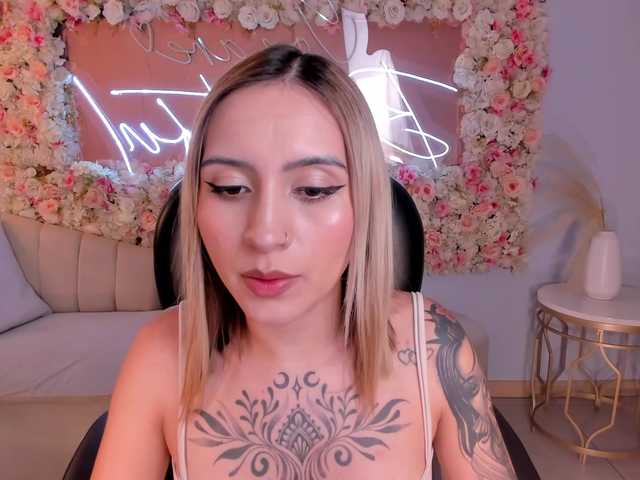 MollySunders's BongaCams show and profile