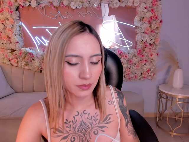 MollySunders's BongaCams show and profile