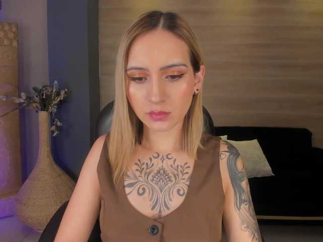 MollySunders's BongaCams show and profile