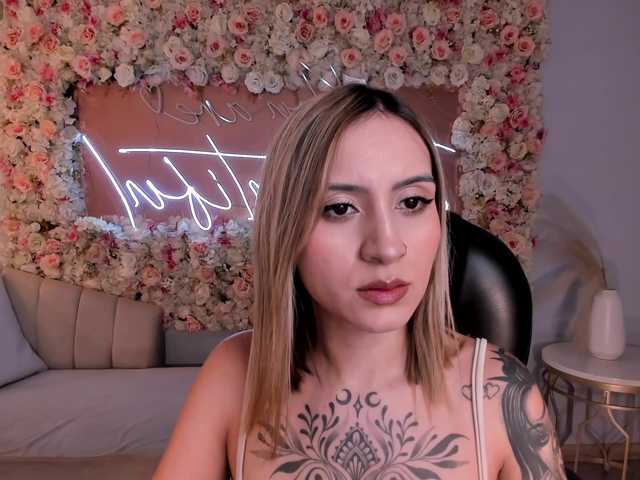 MollySunders's BongaCams show and profile