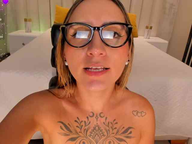 MollySunders webcam