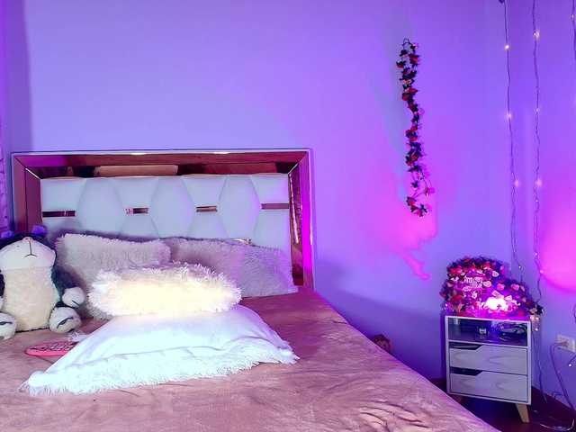  Julieth-Rossi chat room