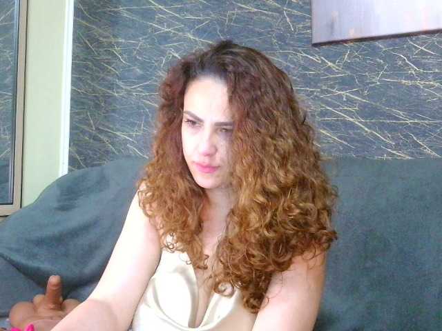 curlygirl35's BongaCams show and profile