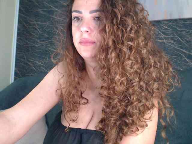 curlygirl35 webcam