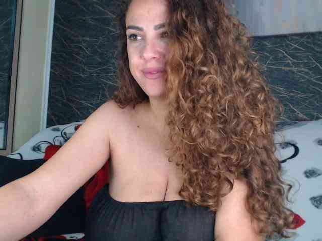 curlygirl35 webcam