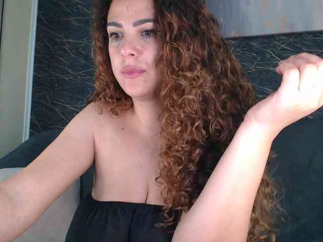 curlygirl35 webcam