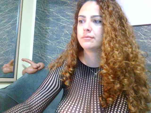 curlygirl35 webcam