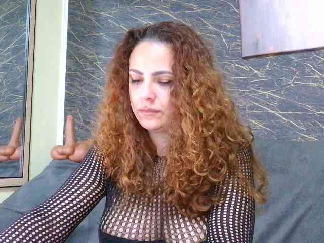 curlygirl35 webcam