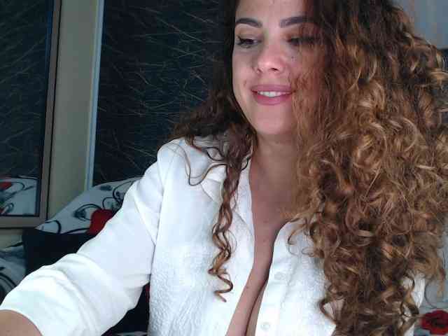 curlygirl35 webcam