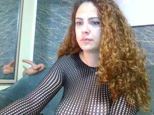 curlygirl35 webcam