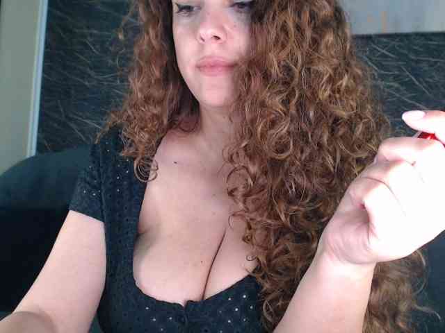 curlygirl35 webcam
