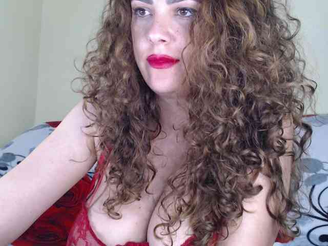 curlygirl35 webcam