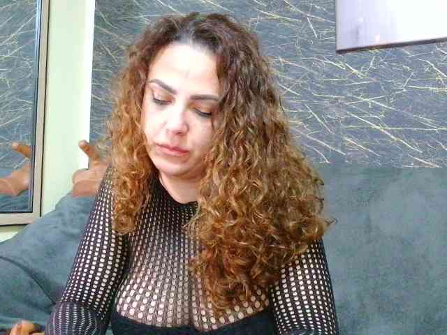 curlygirl35 webcam
