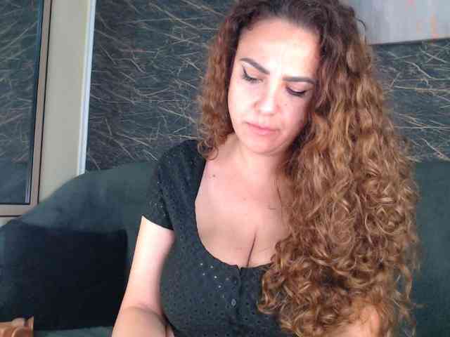 curlygirl35 webcam