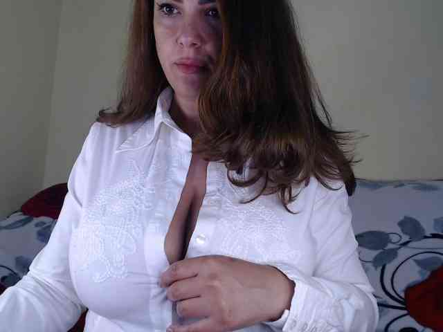 curlygirl35 webcam