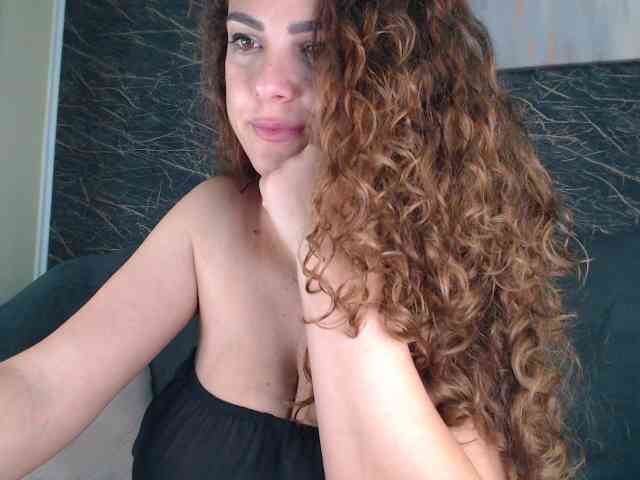 curlygirl35 webcam