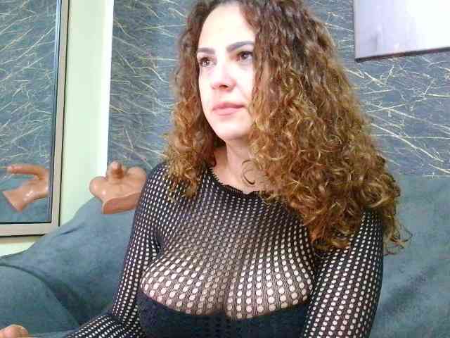 curlygirl35 webcam