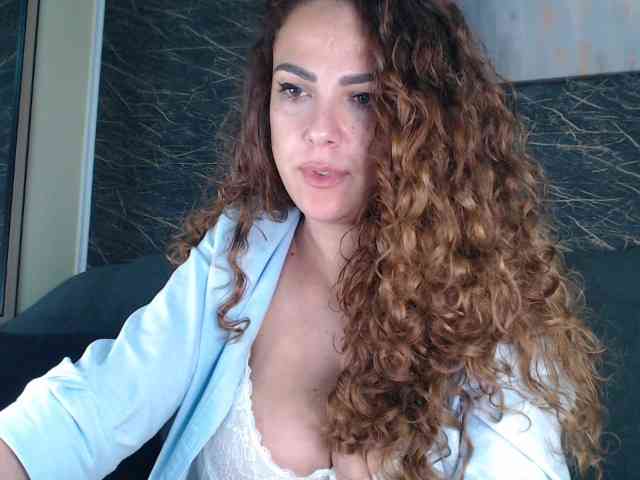 curlygirl35 webcam