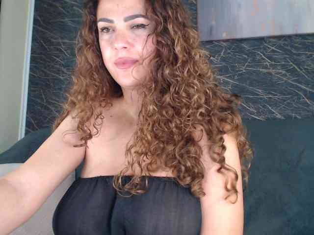 curlygirl35 webcam