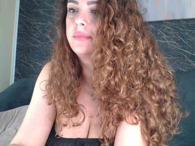 curlygirl35 webcam