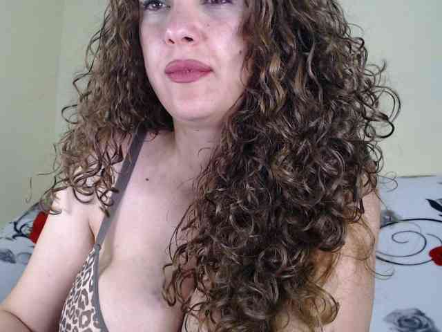 curlygirl35 webcam