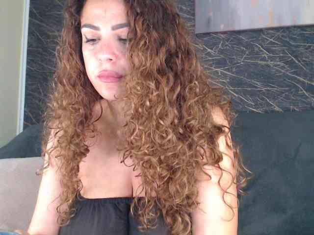 curlygirl35 webcam