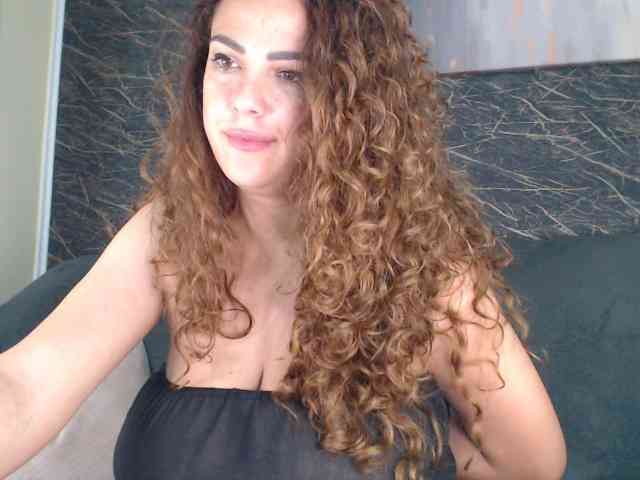 curlygirl35 webcam