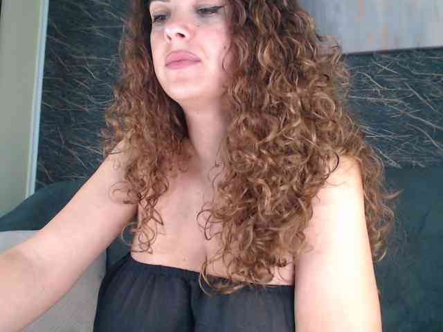 curlygirl35 webcam