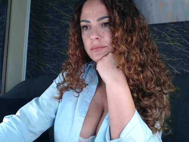 curlygirl35 webcam
