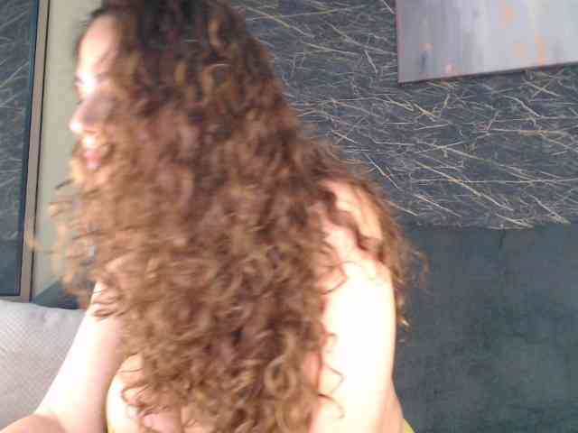curlygirl35 webcam