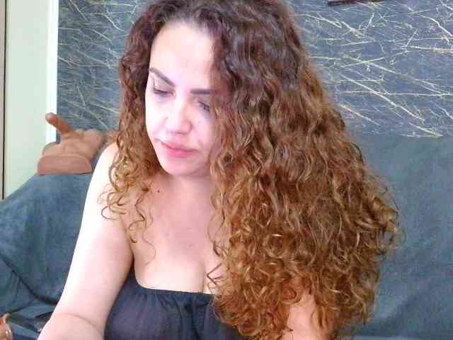 curlygirl35 webcam