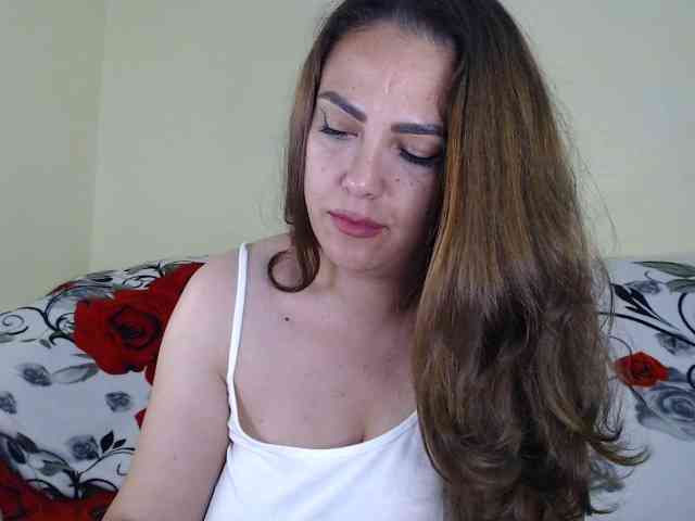 curlygirl35 webcam