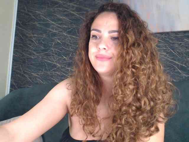 curlygirl35 webcam