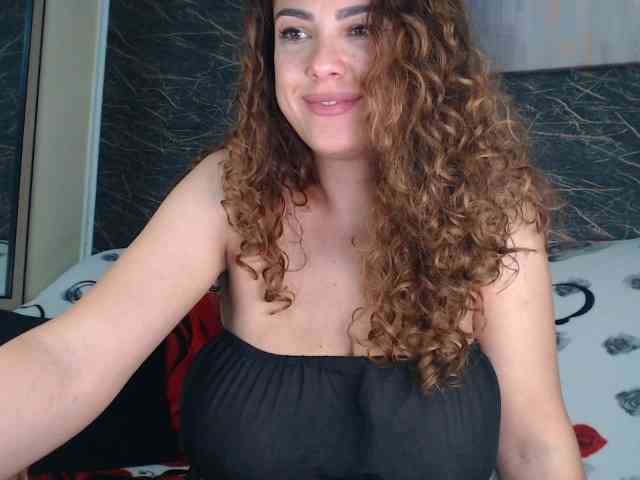 curlygirl35 webcam