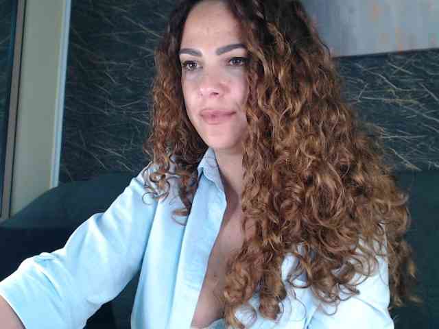 curlygirl35 webcam