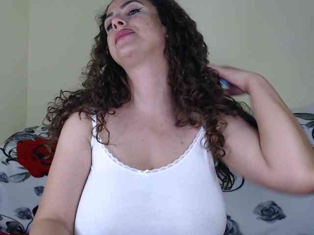 curlygirl35 webcam