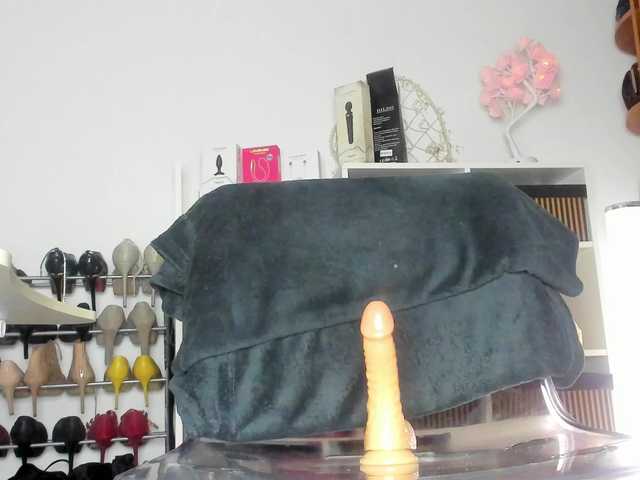 SweetCassie's BongaCams show and profile