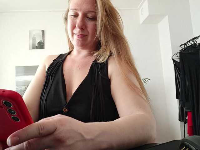 MazyMi's BongaCams show and profile