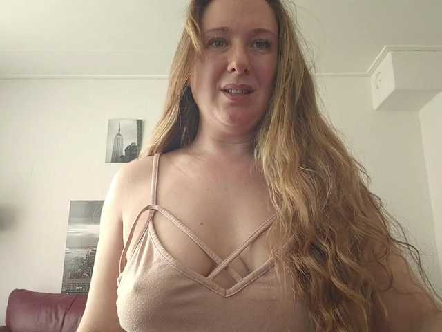 MazyMi's BongaCams show and profile