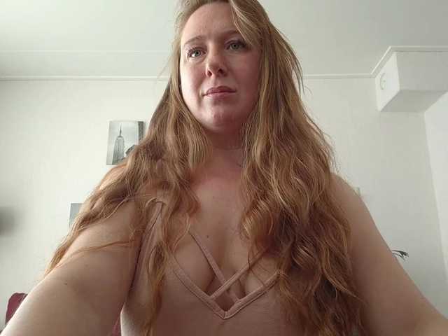 MazyMi's BongaCams show and profile