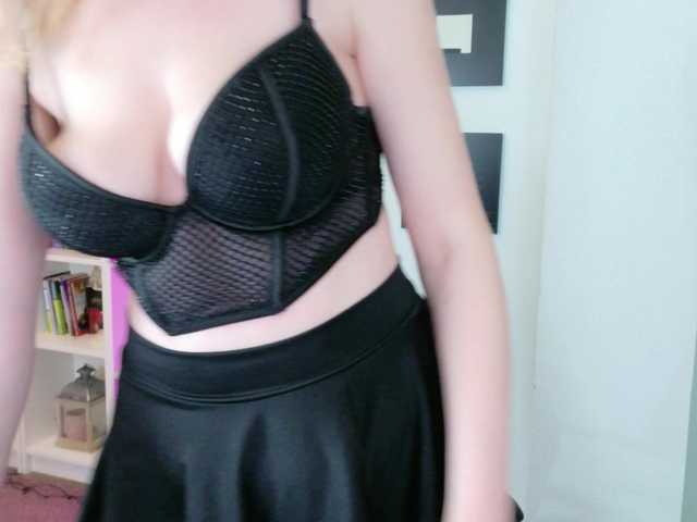 Lisa-Caprice's BongaCams show and profile