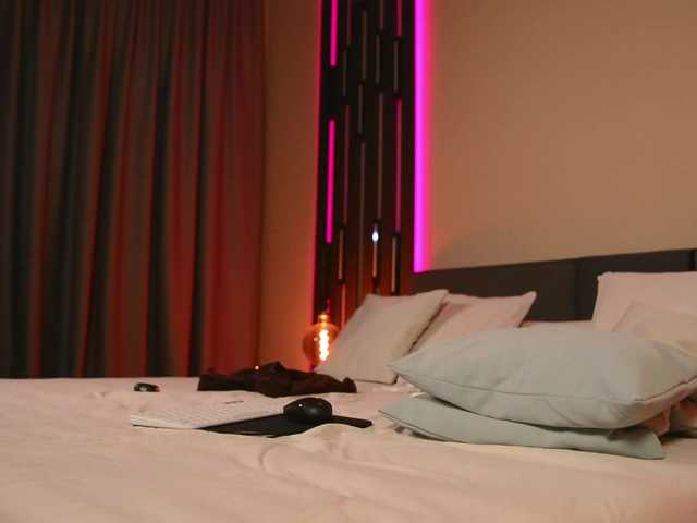 ohhliviaa — Let's plaayyy....   @total! @sofar raised, @remain remaining until the show starts!