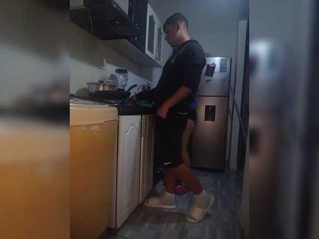 Kingofqueen23's BongaCams show and profile