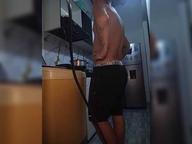 Kingofqueen23's BongaCams show and profile