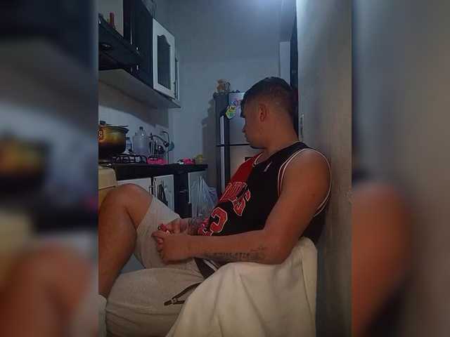 Kingofqueen23's BongaCams show and profile