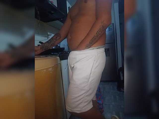 Kingofqueen23's BongaCams show and profile