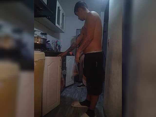 Kingofqueen23's BongaCams show and profile