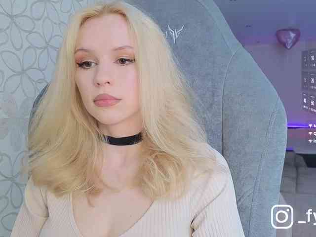 fymryn Live Webcam on BongaCams
